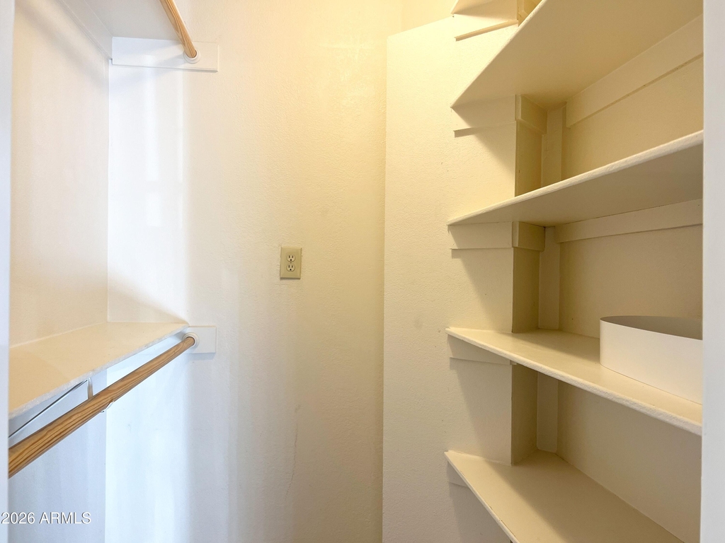 540 N May Street - Photo 11