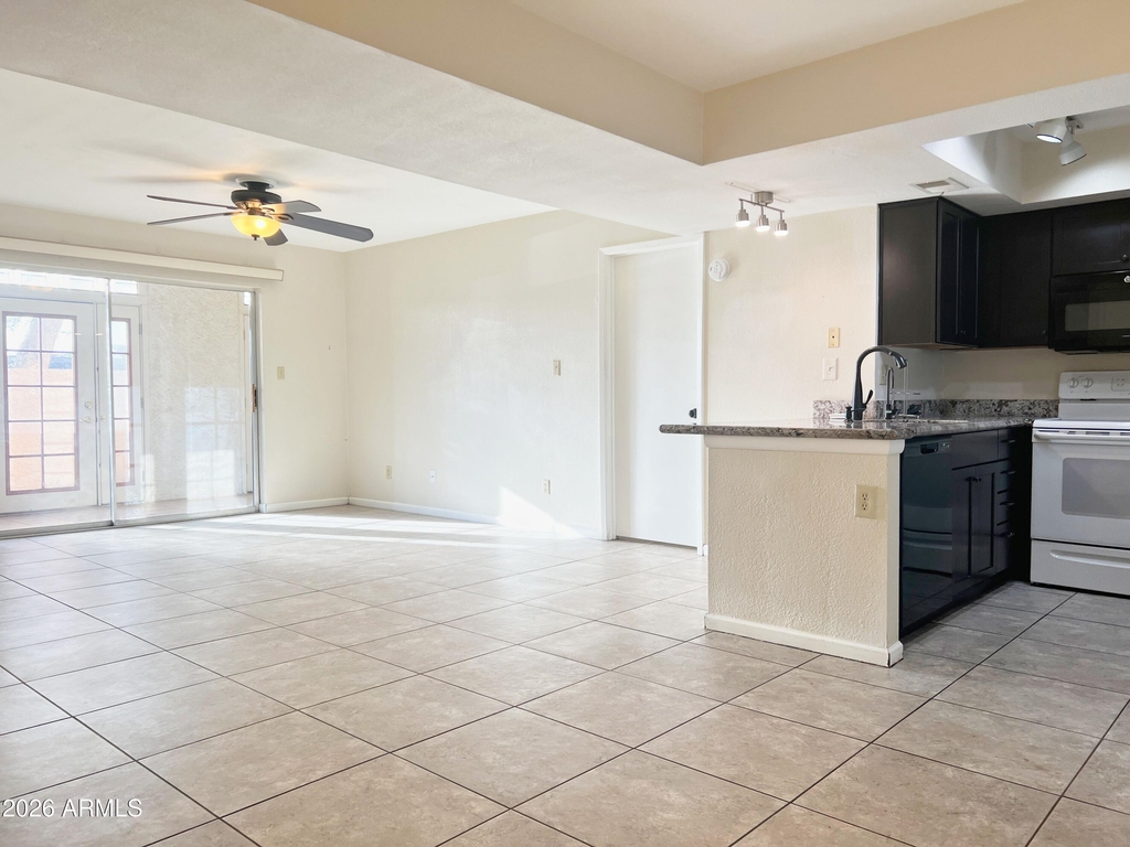 540 N May Street - Photo 7