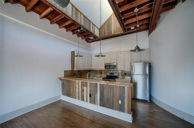 709 W Magnolia Avenue - Photo 1