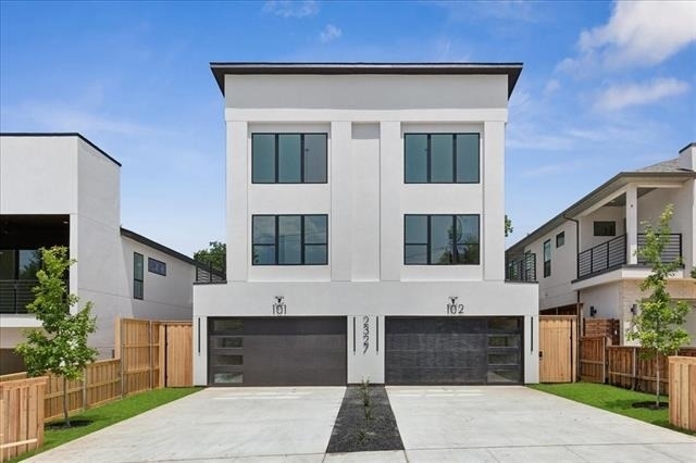 2327 Vagas Street - Photo 0