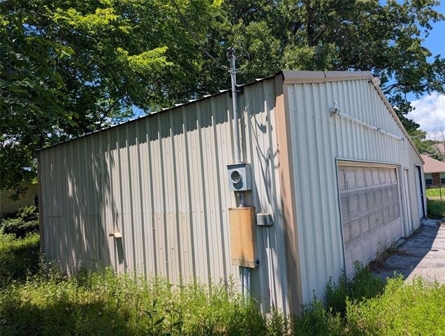 111 Holiday Drive - Photo 1