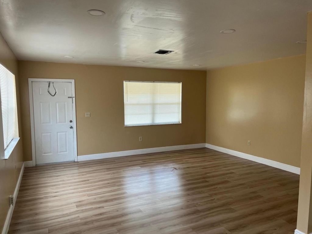 2314 Harding Street - Photo 8
