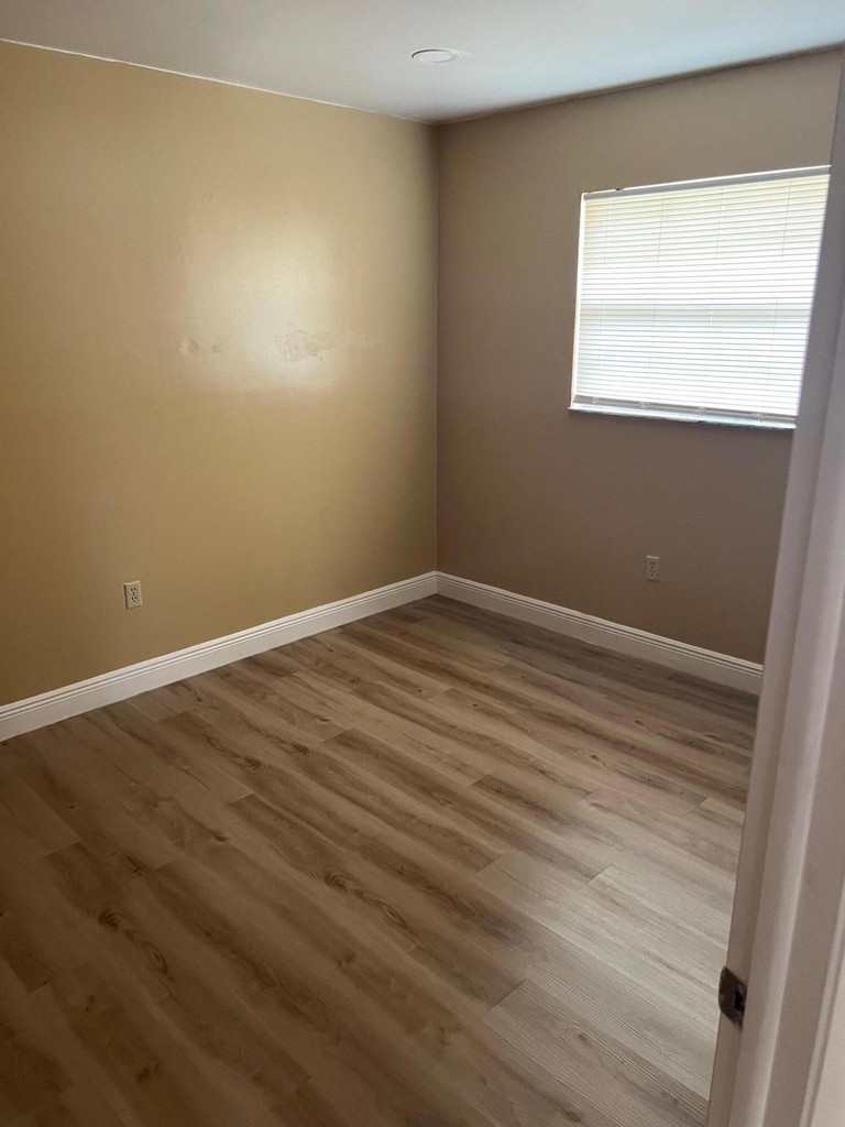 2314 Harding Street - Photo 2