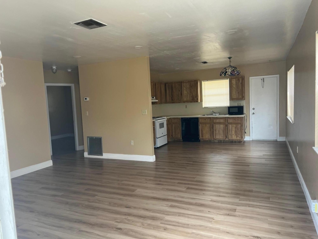 2314 Harding Street - Photo 9