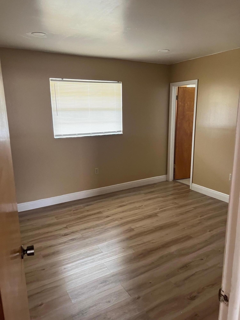 2314 Harding Street - Photo 6