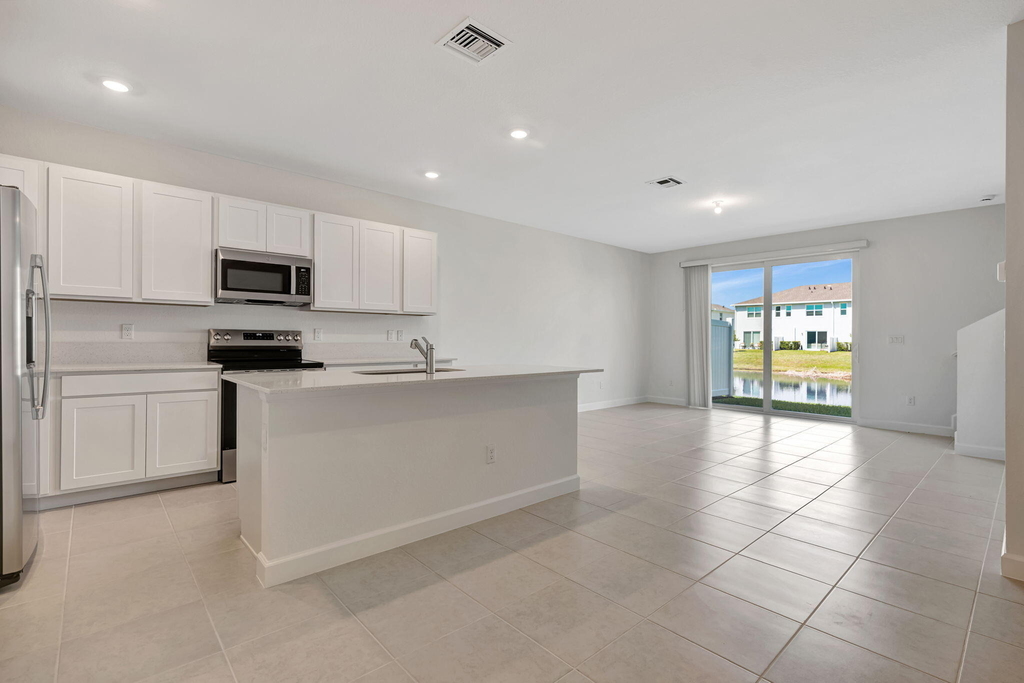 539 Se Rivergrass Street - Photo 0