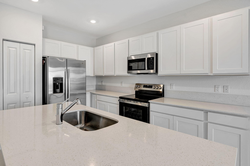 539 Se Rivergrass Street - Photo 1
