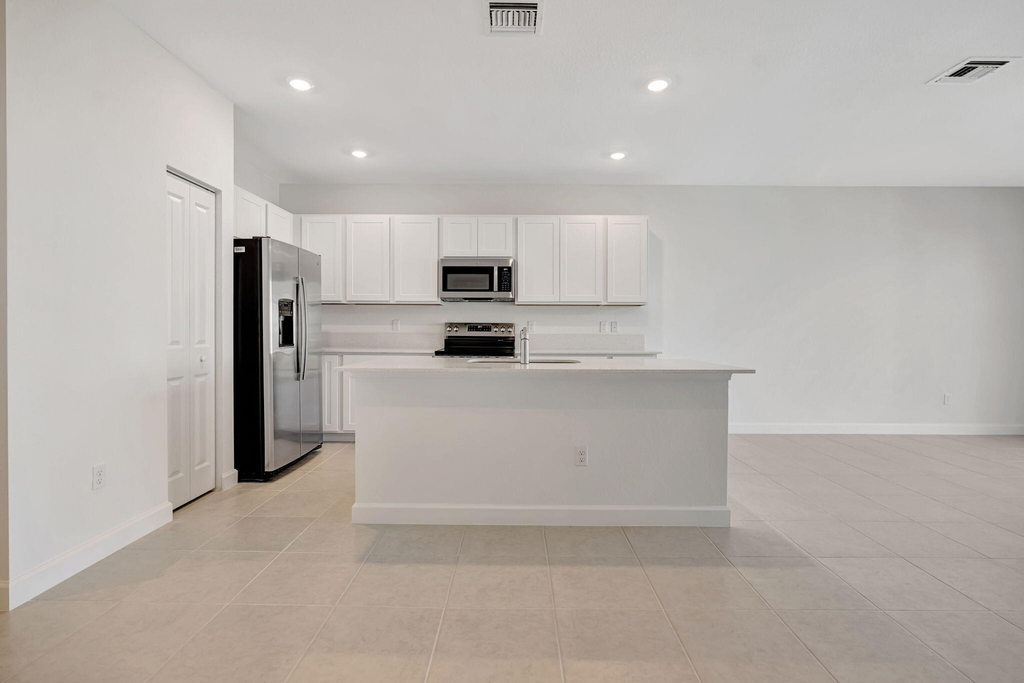 539 Se Rivergrass Street - Photo 2