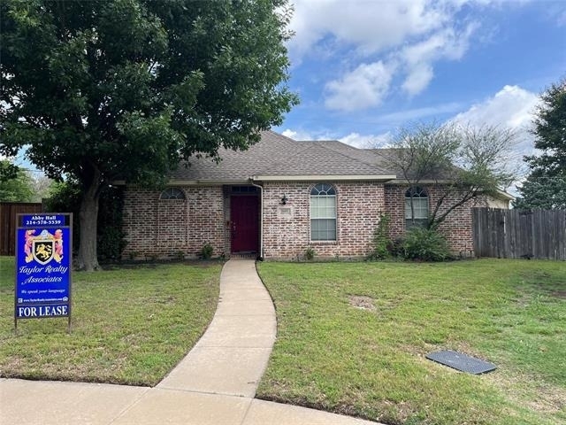 1609 Shady Oaks Lane - Photo 0