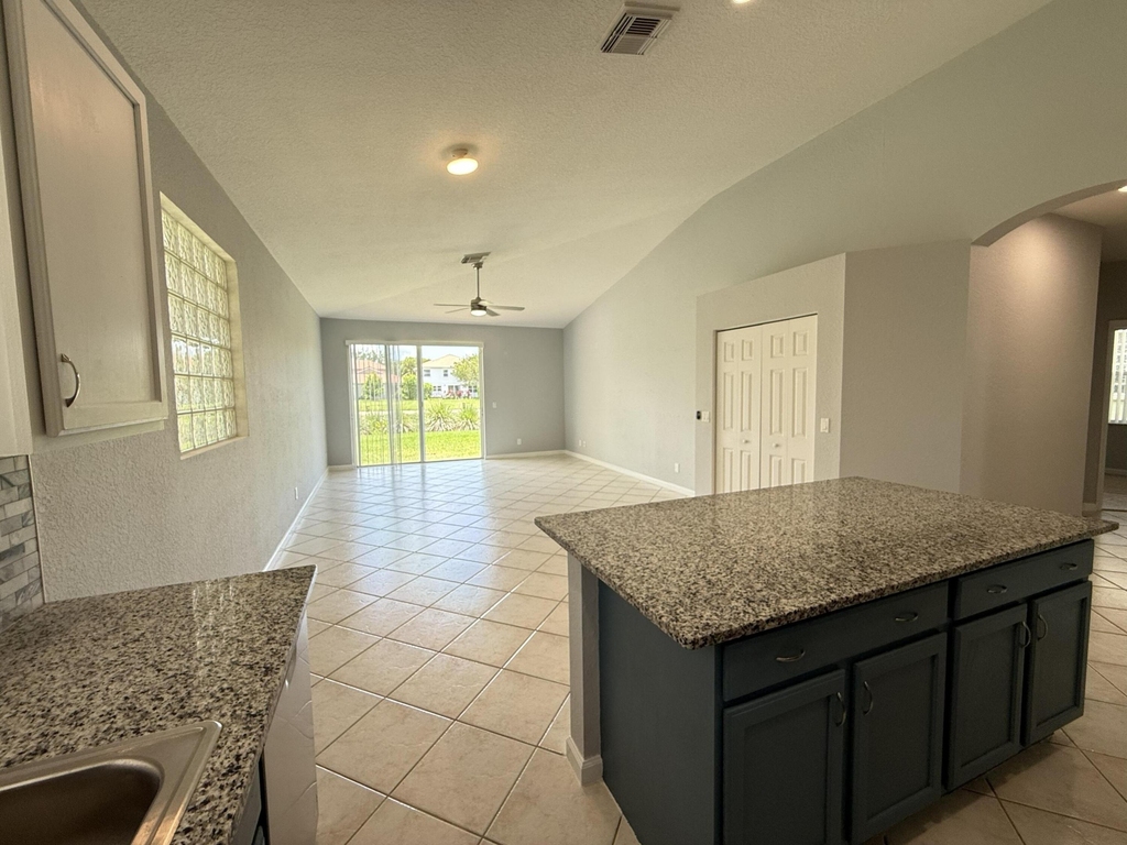 9084 Silver Glen Way - Photo 9