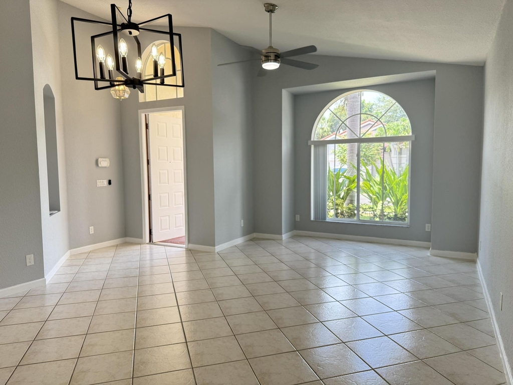 9084 Silver Glen Way - Photo 5