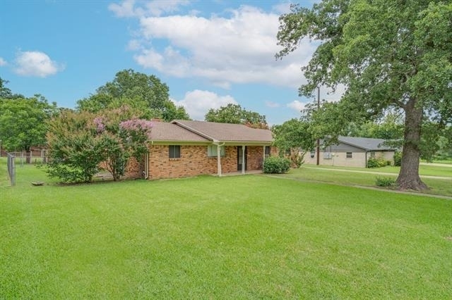 140 Joyce Drive - Photo 1