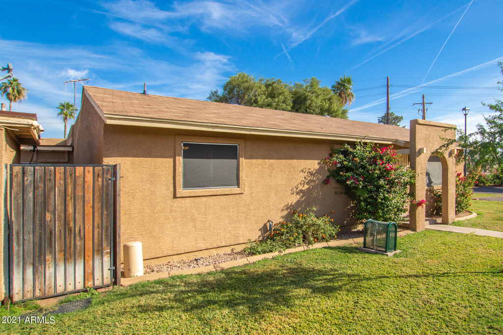 2612 E Lemon Street - Photo 2