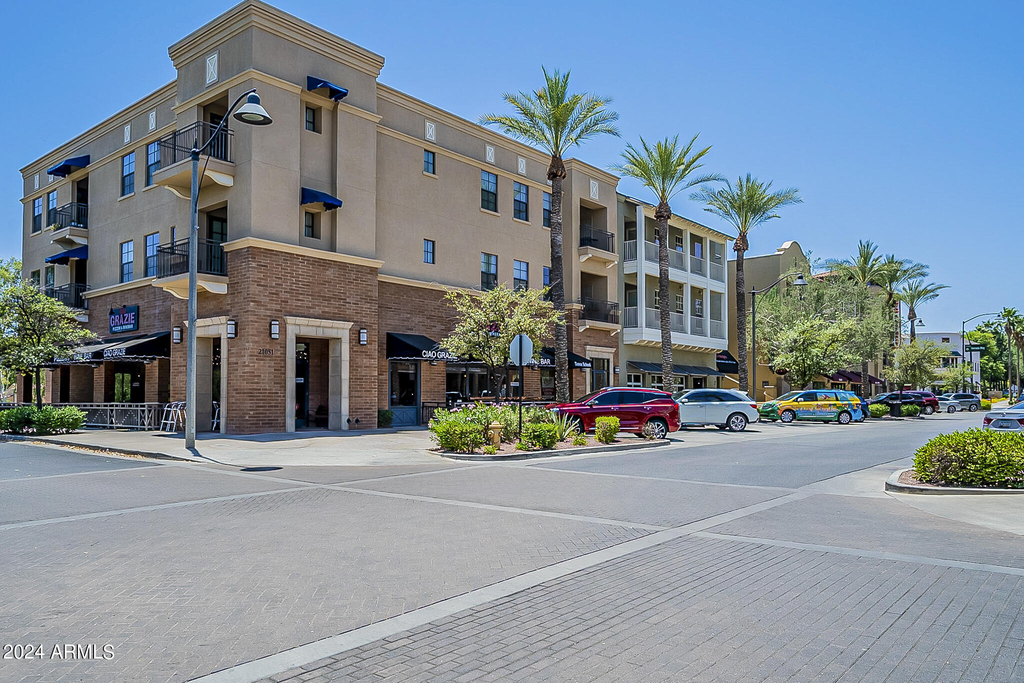 21080 W Almeria Road - Photo 32