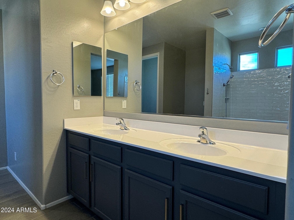 21080 W Almeria Road - Photo 7