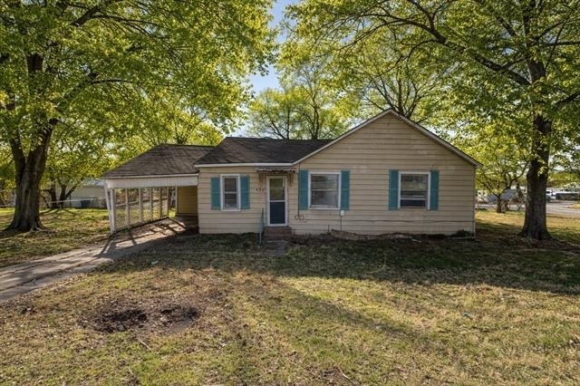 430 E Parnell Street - Photo 0
