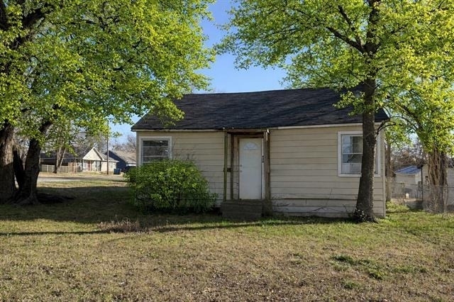 430 E Parnell Street - Photo 1