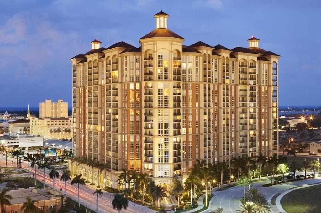 550 Okeechobee Boulevard - Photo 0