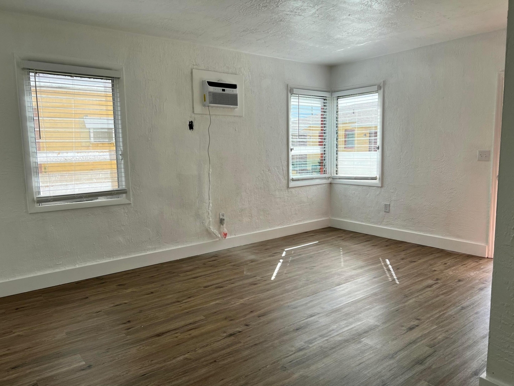 1739 Moffett Street - Photo 1