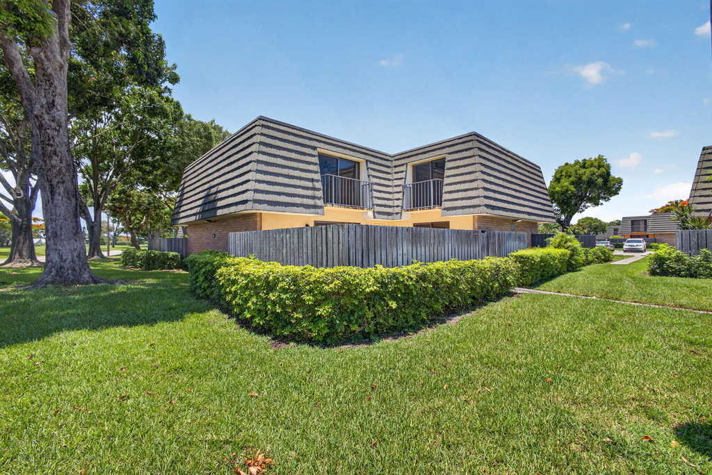 2101 21st Way - Photo 1