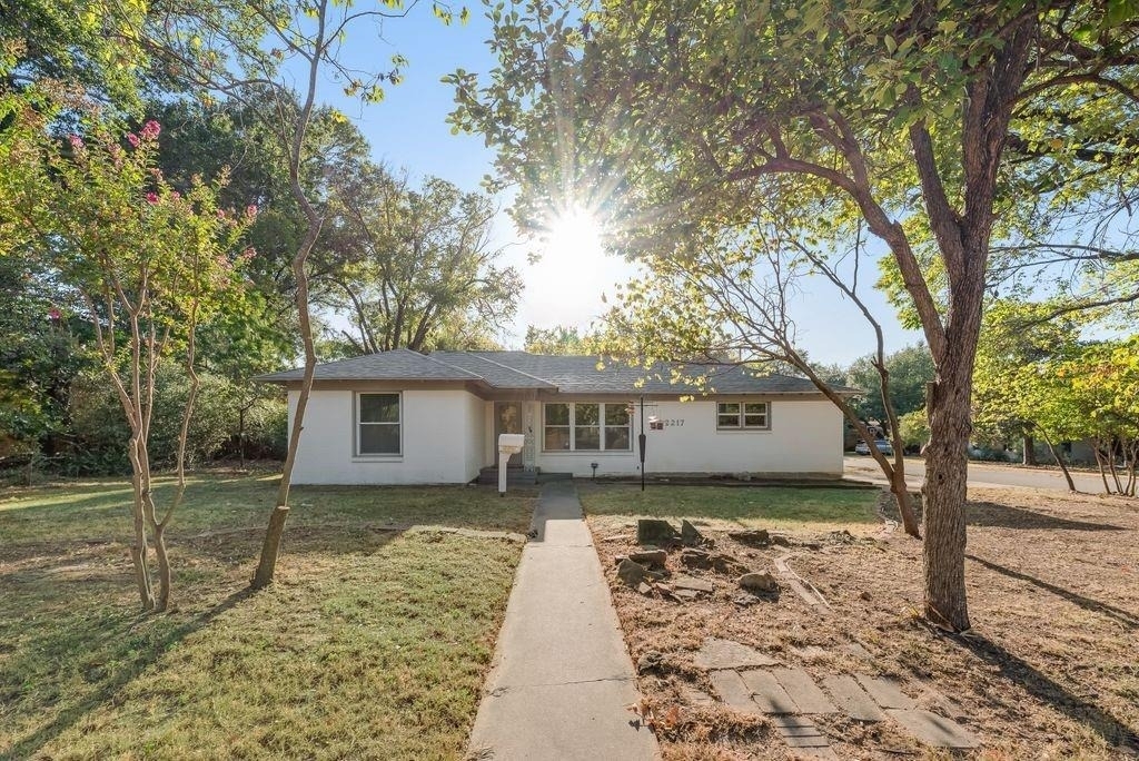 2217 Glenwood - Photo 2
