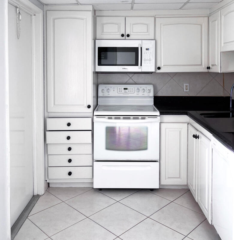 3050 N Palm Aire Drive - Photo 0