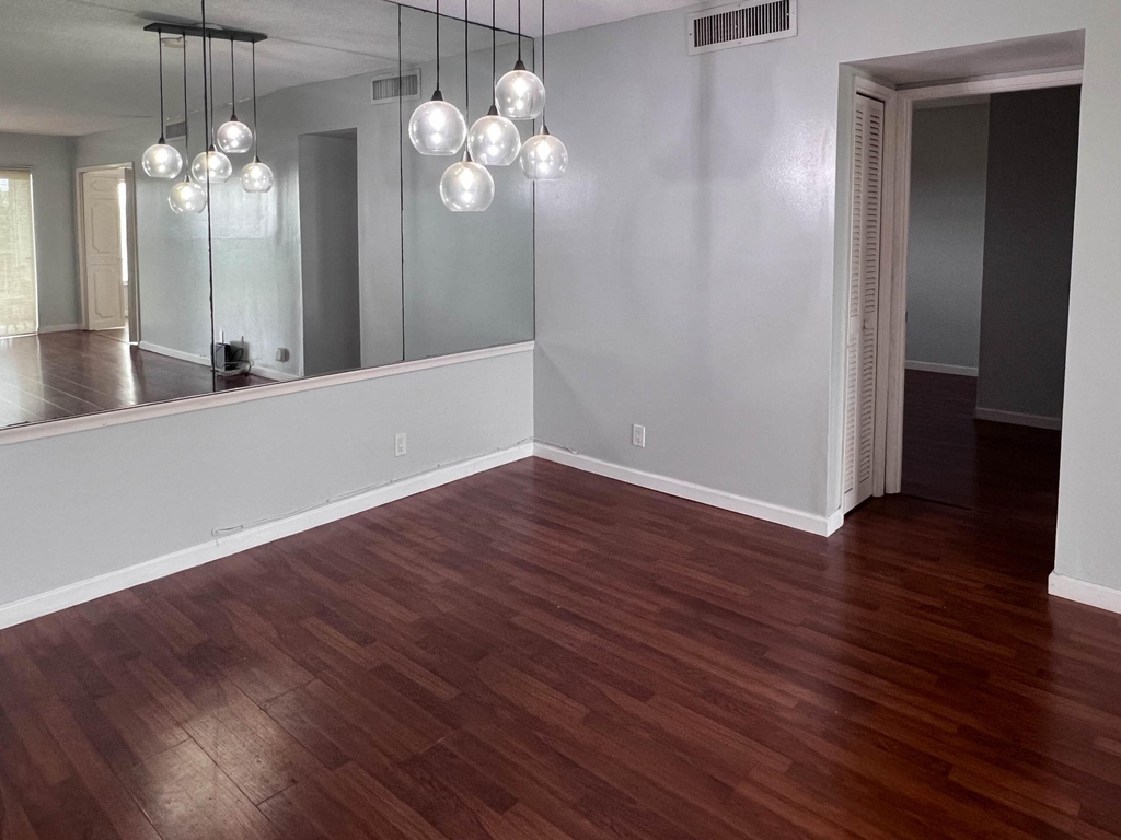 3050 N Palm Aire Drive - Photo 3