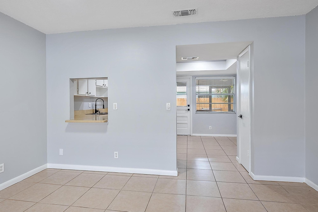 9050 E Highland Pines Boulevard - Photo 10