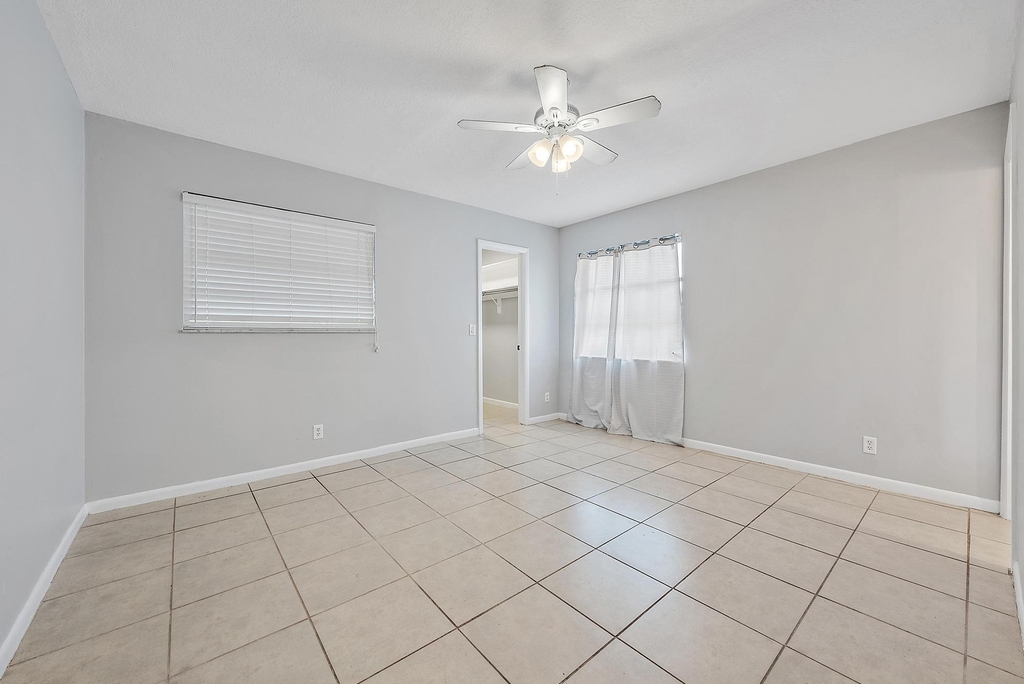 9050 E Highland Pines Boulevard - Photo 11