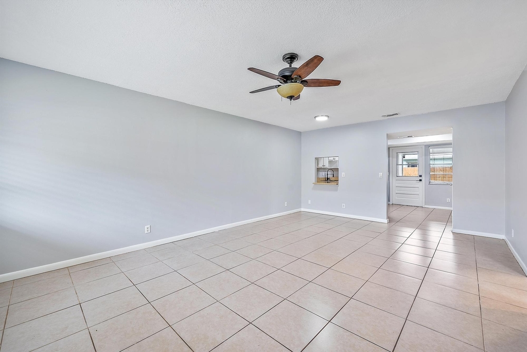 9050 E Highland Pines Boulevard - Photo 8