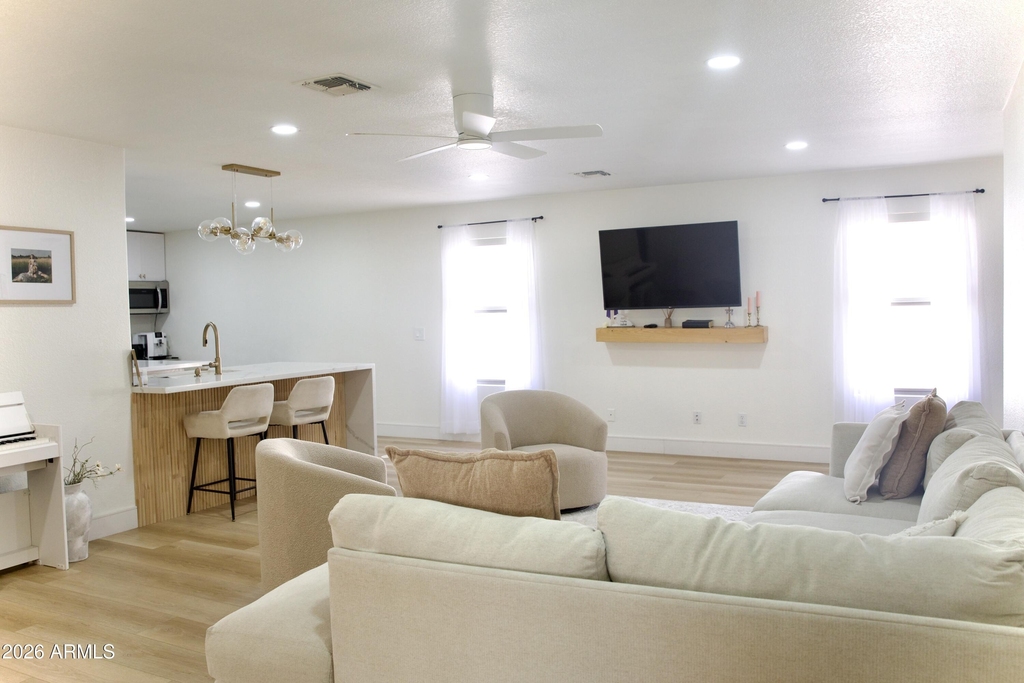 3114 W Mark Lane - Photo 5
