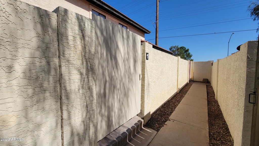 6147 E Greenway Street - Photo 3