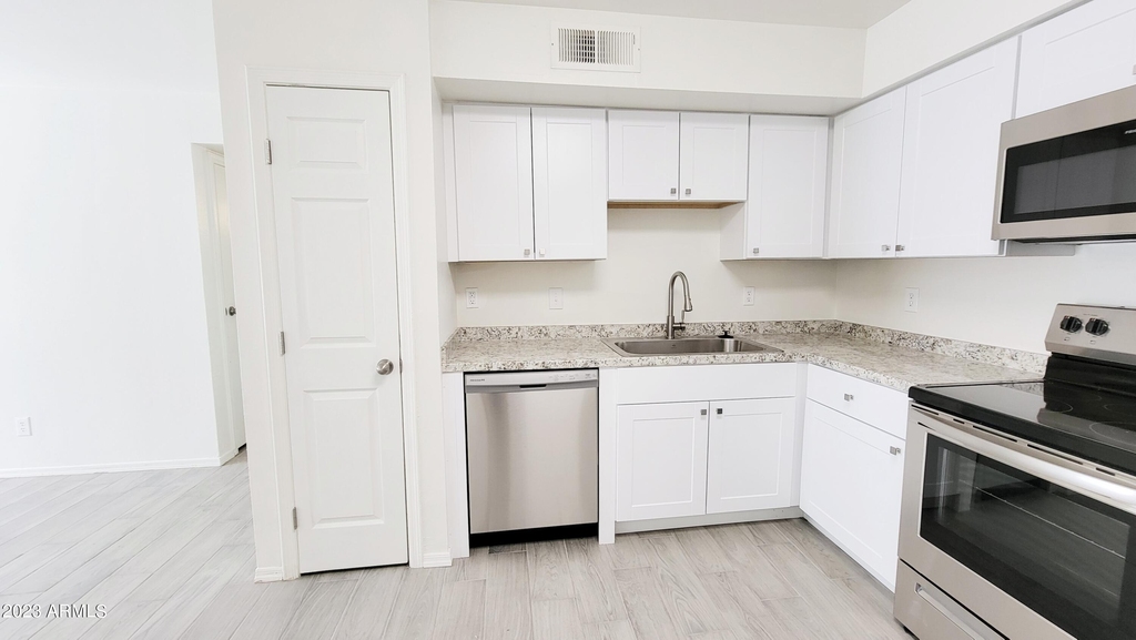 6147 E Greenway Street - Photo 12