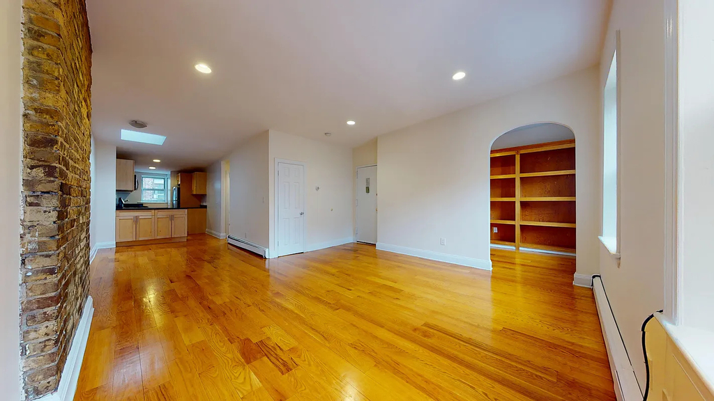 West Broadway - Photo 6