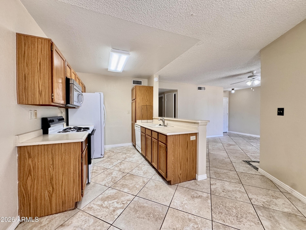 2910 W Marconi Avenue - Photo 5