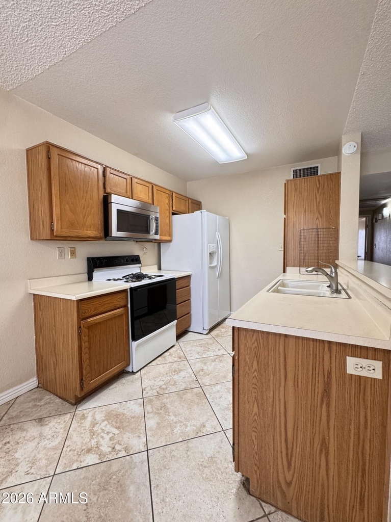 2910 W Marconi Avenue - Photo 4