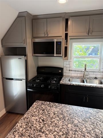 106 W Hull Street - Photo 1