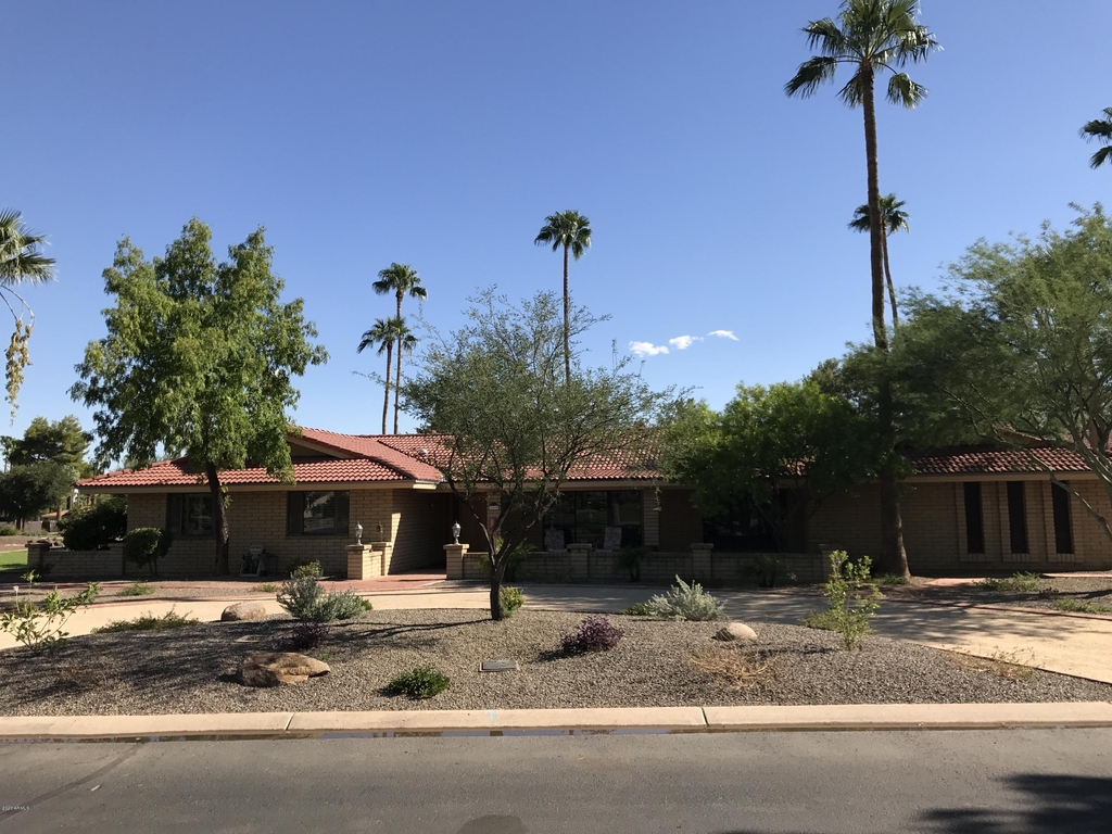 185 E Cercado Lane - Photo 0