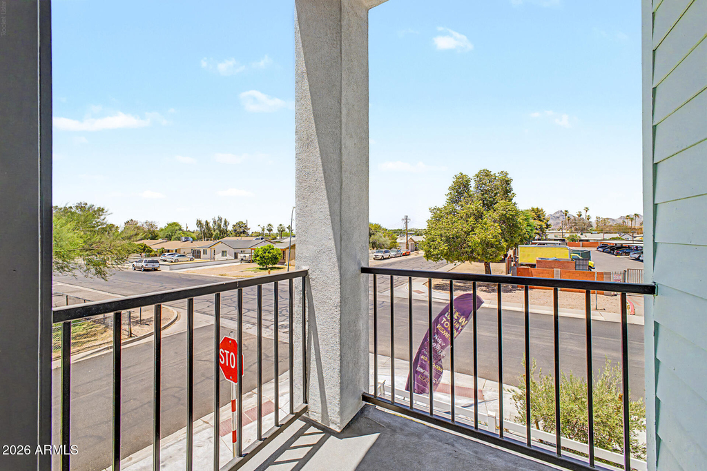 2601 E Clarendon Avenue - Photo 29