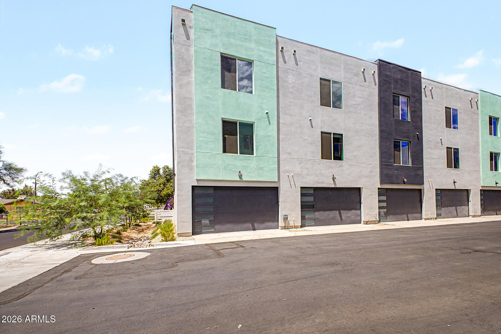 2601 E Clarendon Avenue - Photo 34