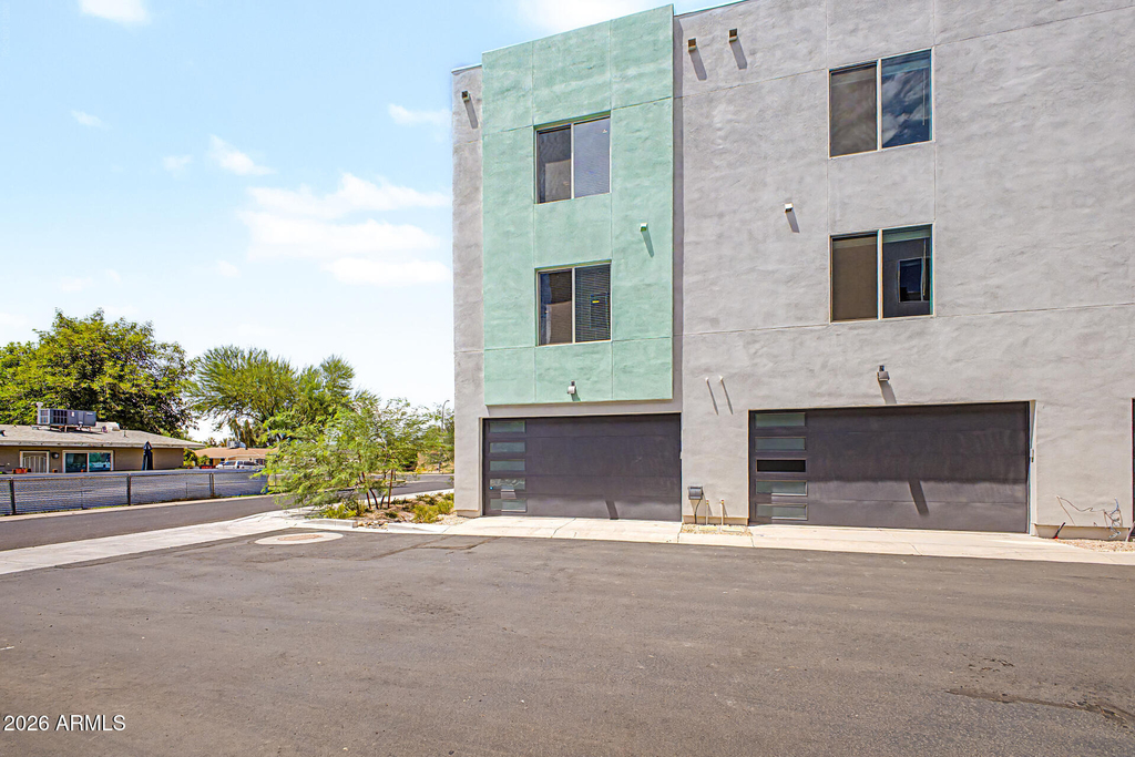 2601 E Clarendon Avenue - Photo 32