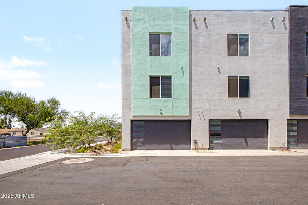 2601 E Clarendon Avenue - Photo 33