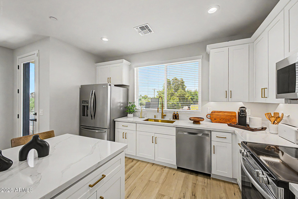 2601 E Clarendon Avenue - Photo 14