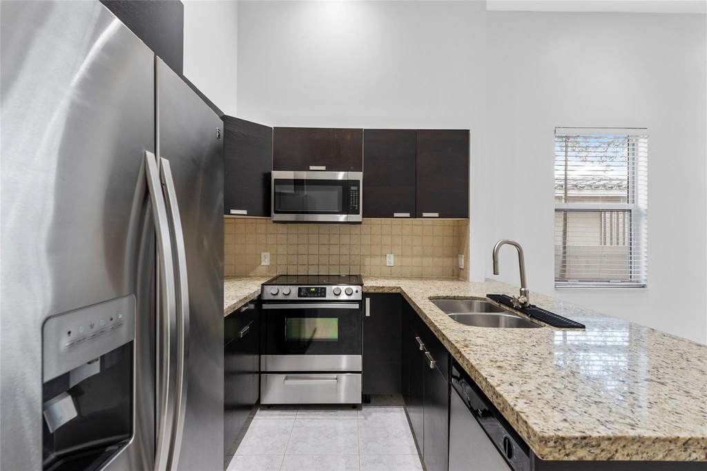 316 Sw 16th Street - Photo 0
