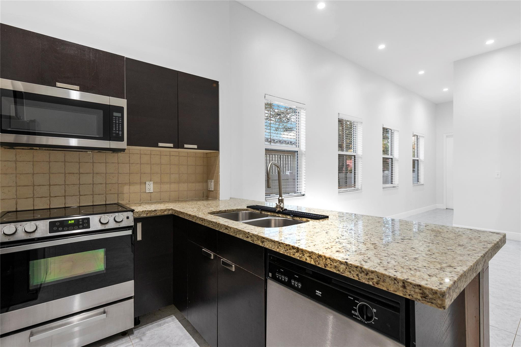 316 Sw 16th Street - Photo 3
