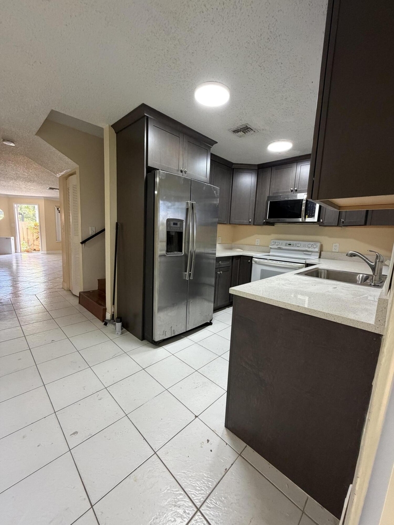 9741 Nw 37th Street - Photo 5