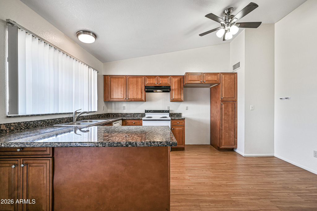 11102 W Turney Avenue - Photo 11