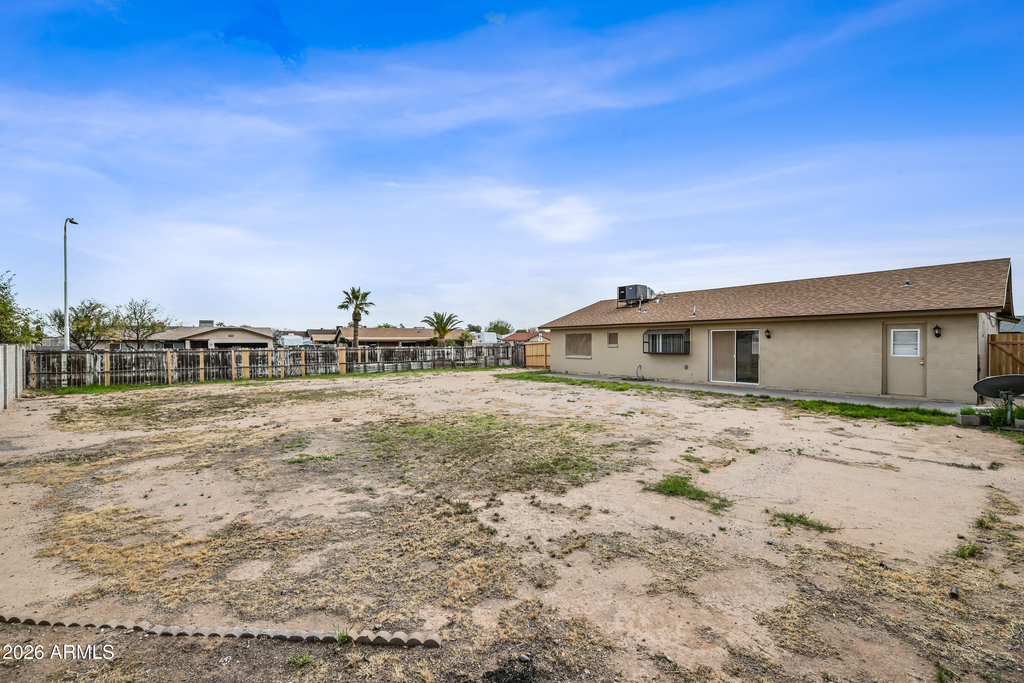 11102 W Turney Avenue - Photo 3