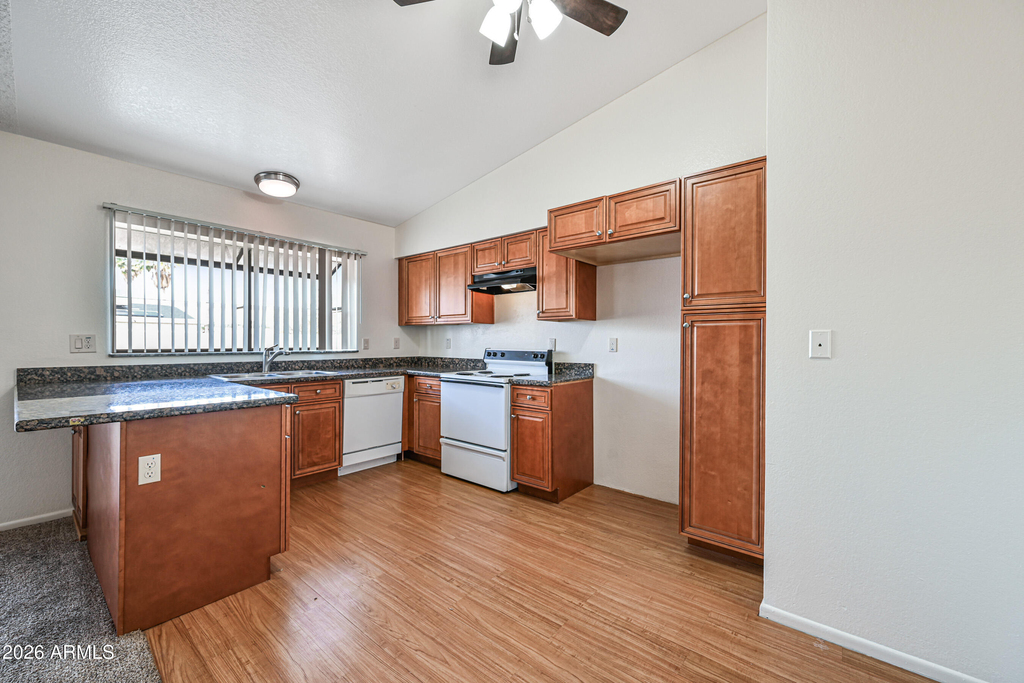 11102 W Turney Avenue - Photo 12