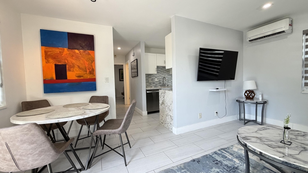 1004 Ne 18th Street - Photo 9